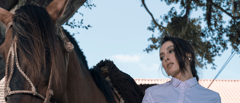 Moda equestre: peças essenciais e como ela se conecta às tradições regionais